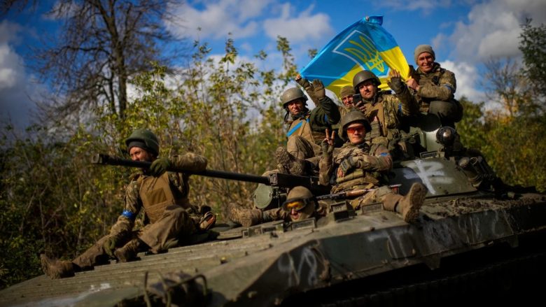 Inteligjenca britanike: Ushtria ukrainase me gjasë është tërhequr nga Soledari, forcojnë linjën mbrojtëse në perëndim