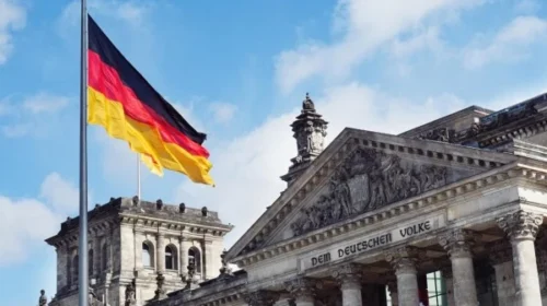 Qeveria gjermane lehtëson kërkesat për nënshtetësi