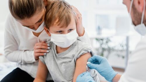 Ulet numri i fëmijëve të vaksinuar në vend, gjoba prindërve