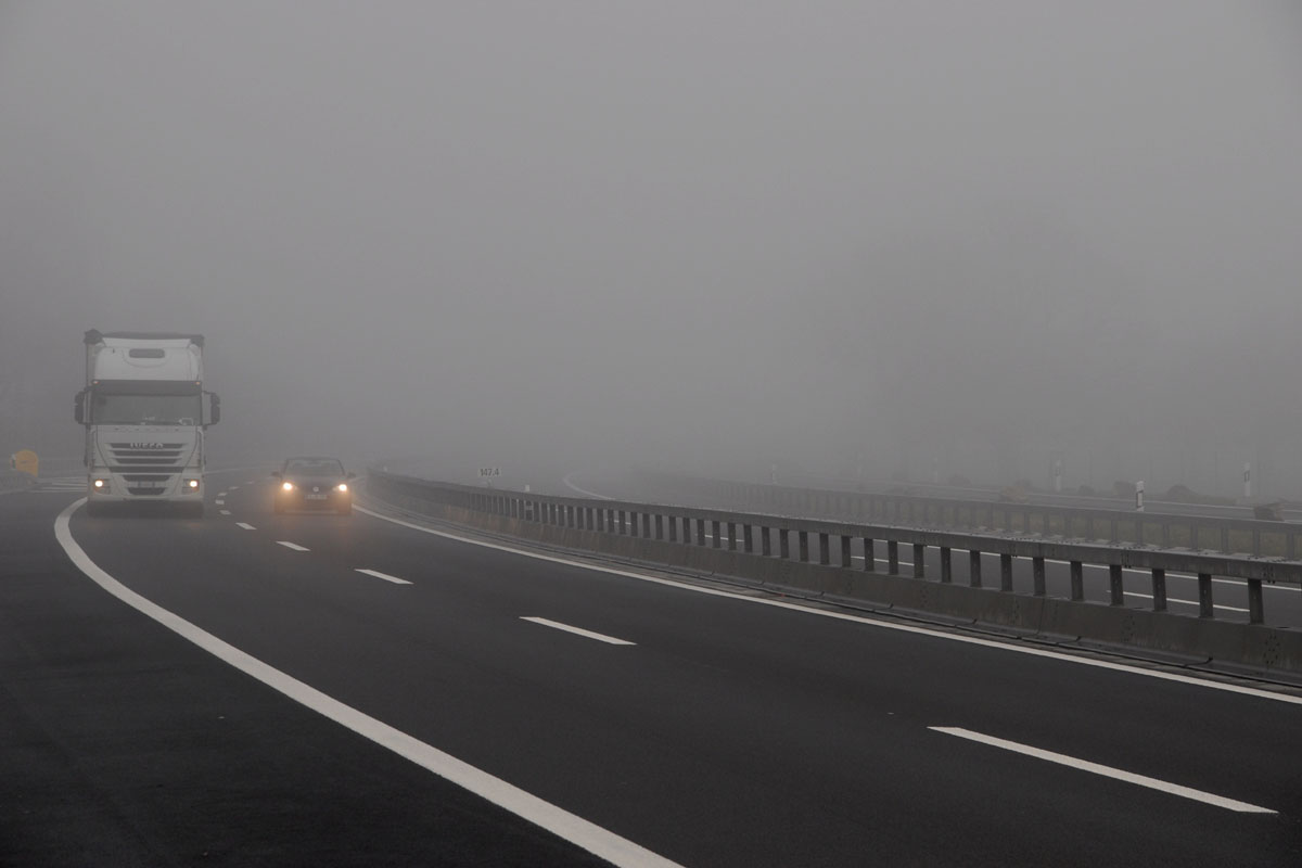 Dukshmëri e zvogëluar për shkak të mjegullës në disa akse rrugore në vend