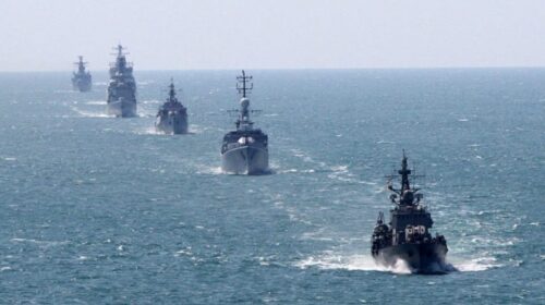 Inteligjenca britanike: Të paktën dhjetë anije ruse u larguan nga baza e Detit të Zi