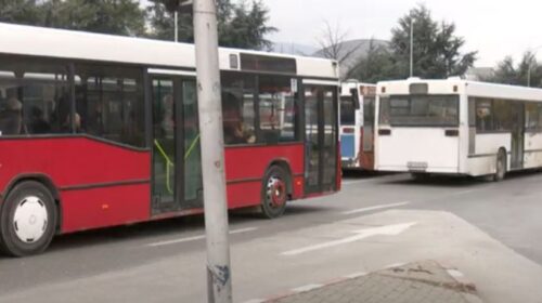 (VIDEO) Transportuesit privatë paralajmërojnë bllokada të reja