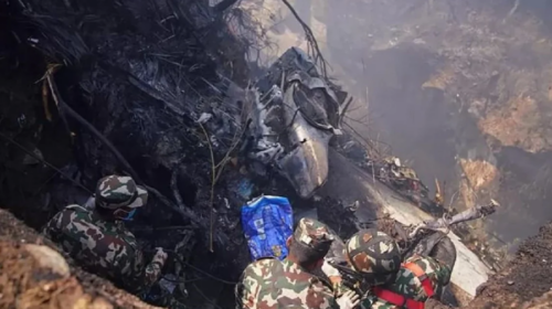 Video/ Tragjedia në Nepal, momenti kur avioni me 72 persona në bord humb kontrollin dhe bie