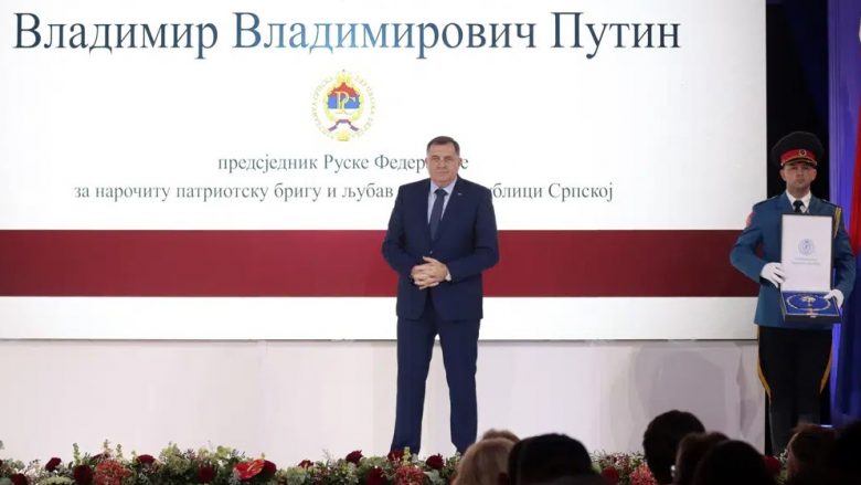 Dodik vazhdon me avazin e vjetër, nderon Putinin me “medaljen e nderit”