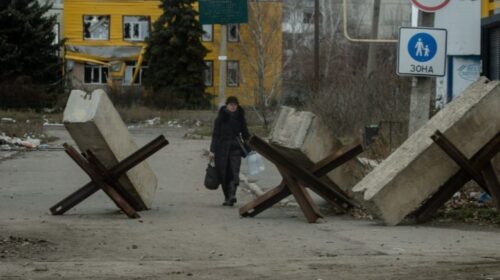 Sulmet ruse vazhdojnë pavarësisht armëpushimit 36-orësh, vritet një zjarrfikës ukrainas