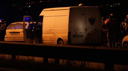 Është rrëmbyer një i burgosur nga furgoni i policisë në autostradën Shkup-Veles, një polic ka mbetur i plagosur