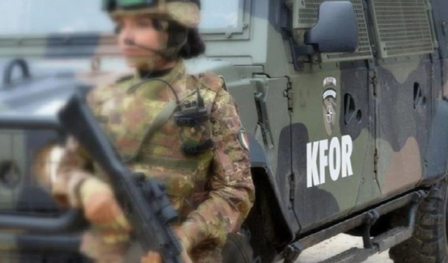 KFOR-i heq barrikadat e mbetura në veri të Kosovës: Po rikthejmë lirinë e lëvizjes