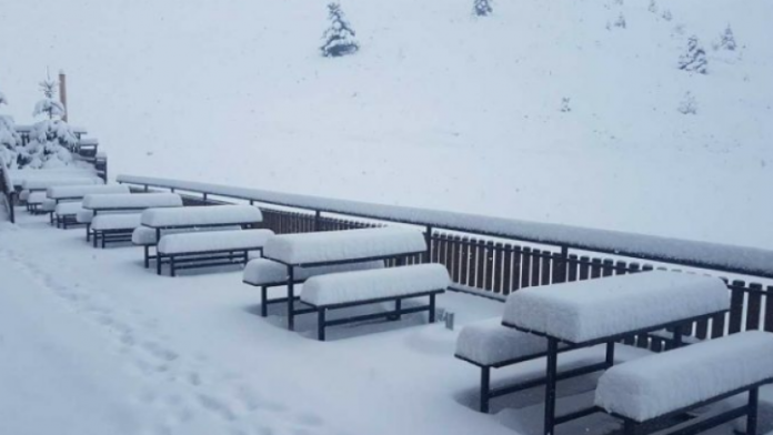 Shtresa e borës në Kodër të Diellit arrin 90 centimetra