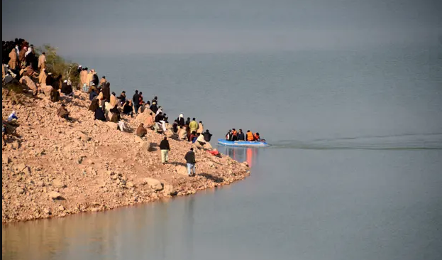 Tragjedi në Pakistan, 49 fëmijë humbin jetën pas përmbytjes së varkës në liqenin Tanda Dam