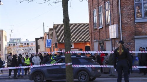 Danimarkë, ekstremisti i djathtë Paludan përsëri e dogji Kuranin para një xhamie