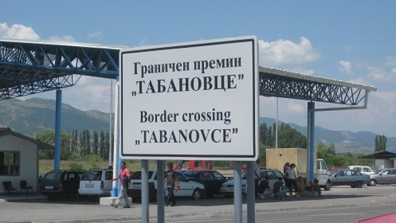 Në pikën kufitare Tabanocë pritet rreth 40 minuta
