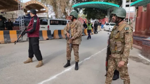 Shkon në 32 numri i viktimave nga shpërthimi me bombë brenda xhamisë në Pakistan