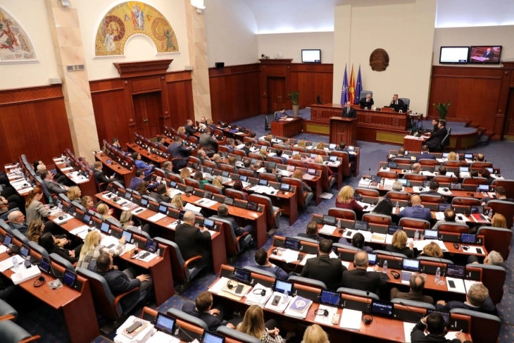 Seanca parlamentare për zgjedhjen e ministrave të rinj do të vazhdojë në orën 20:00