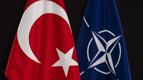 NATO dërgon kontejnerë për strehim të përkohshëm në Türkiye pas tërmeteve