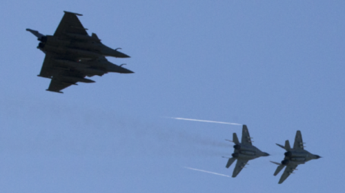 Rusia paralajmëron Britaninë: Nëse i dërgoni Ukrainës avionë luftarakë, do ketë pasoja për gjithë botën