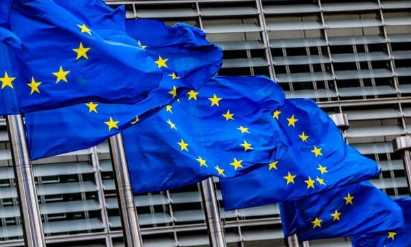 BE kërkon shpjegim për vendosjen e flamurit evropian në ligjet e korridoreve 8 dhe 10D