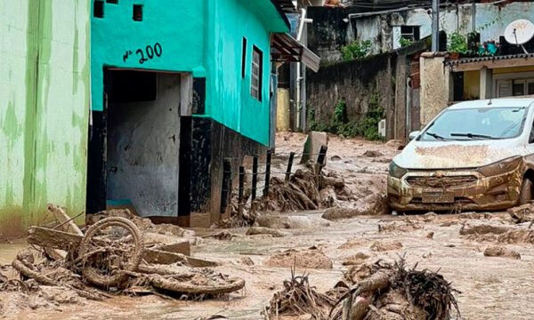 Dhjetëra të vdekur nga përmbytjet në Brazil