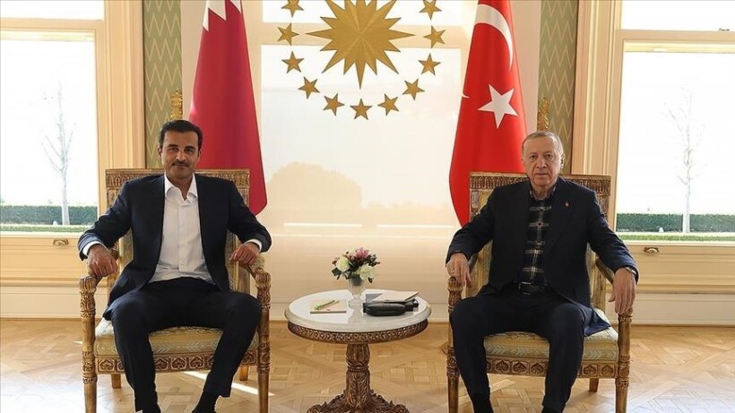 Emiri i Katarit arrin në Turqi për të takuar presidentin Erdogan pas tërmeteve shkatërruese