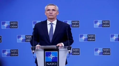 Stoltenberg: Kina mund të planifikojë të dërgojë armë në Rusi për të ndihmuar përpjekjet e saj të luftës