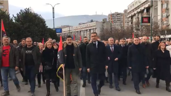 Mickoski kritikon kundërshtarët: E plaçkitën dhe e ndanë Maqedoninë!
