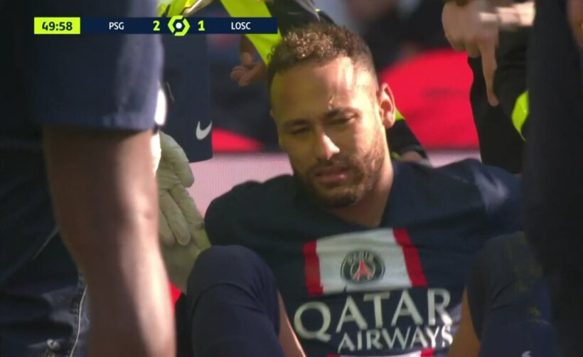 Lëndohet Neymar, largohet me lot në sy