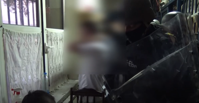 Para dhe mjete të palejueshme! Policia bastisë burgun e Idrizovës (VIDEO)