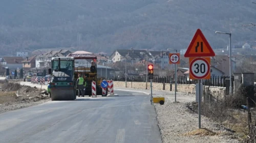 Boçvarski: Deri në vjeshtë pritet përfundimi i rikonstruimit të rrugës Strugë – Qaf Thanë