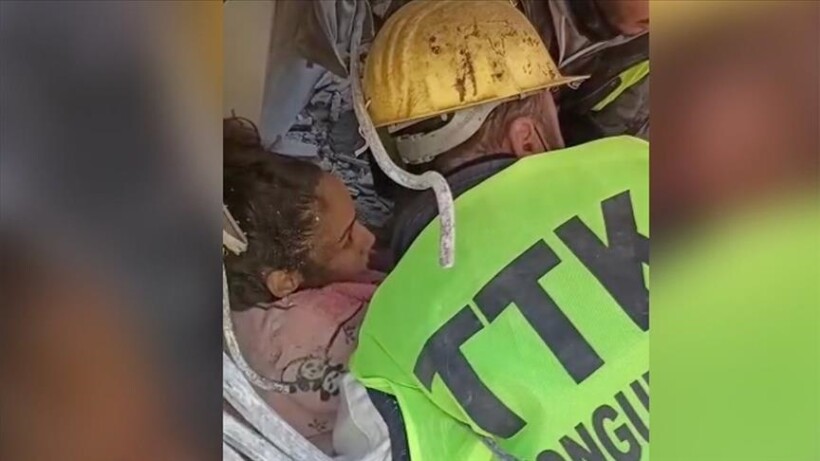 (VIDEO) Pas 201 orëve nën rrënoja, nxirret e gjallë një grua në Turqi