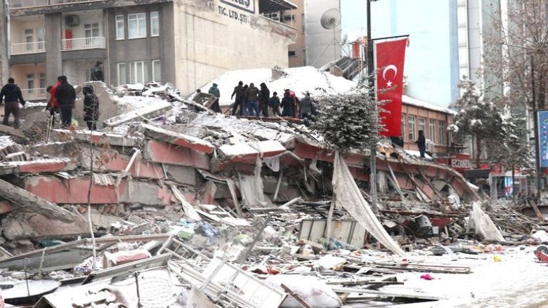 Evakuohen shtetasit e Maqedonisë të cilët ndodheshin në zonat e prekura nga tërmeti në Turqi