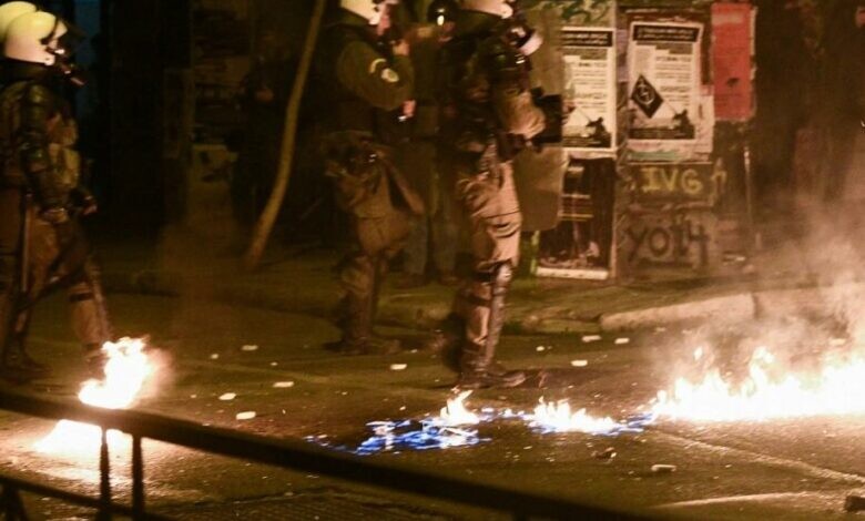 Sulm me koktej molotovi ndaj policëve në Greqi