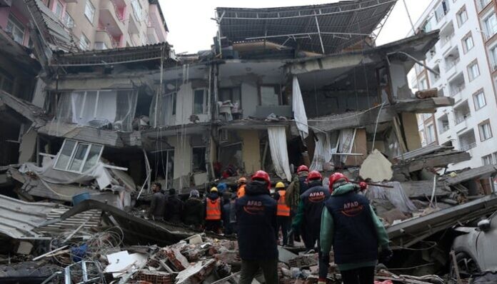 Një i vdekur dhe 69 të lënduar nga tërmeti i sotëm në Turqi