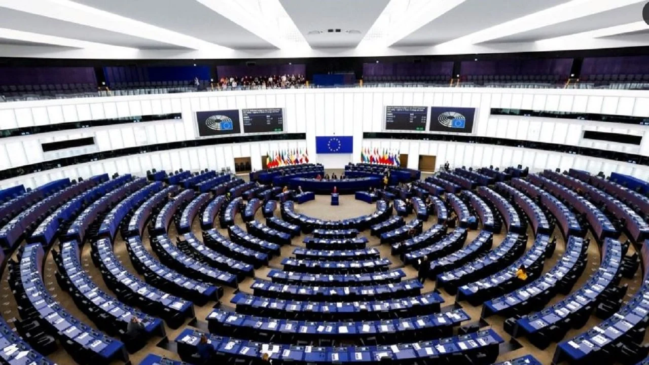 Ndalohet një eurodeputet tjetër në hetimin për korrupsion