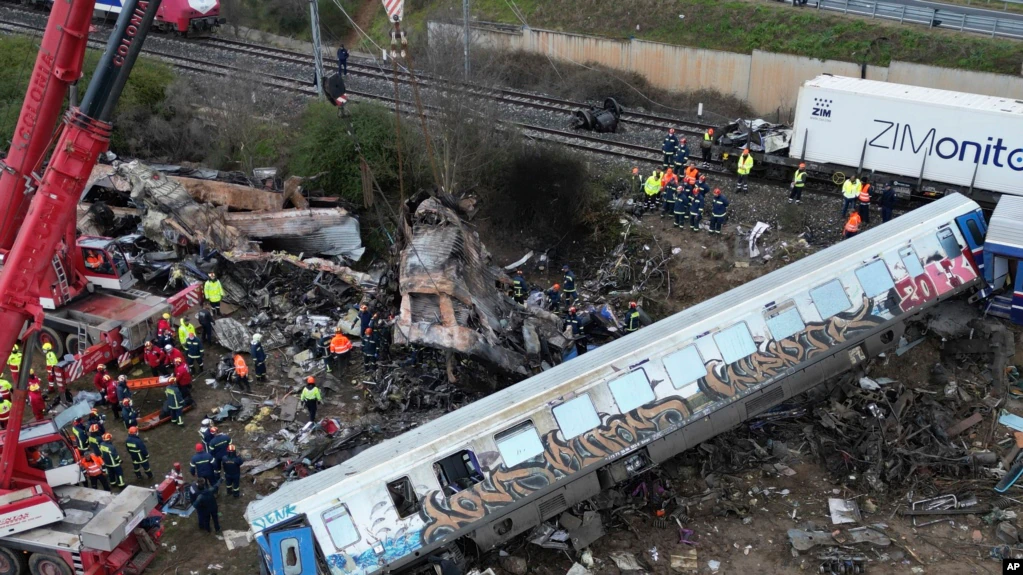 Shkon në 57 numri i të vdekurve nga përplasja e trenave në Greqi