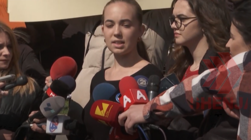 (VIDEO) Protestuesit: Kjo gjeneratë e maturantëve është më e dëmtuara