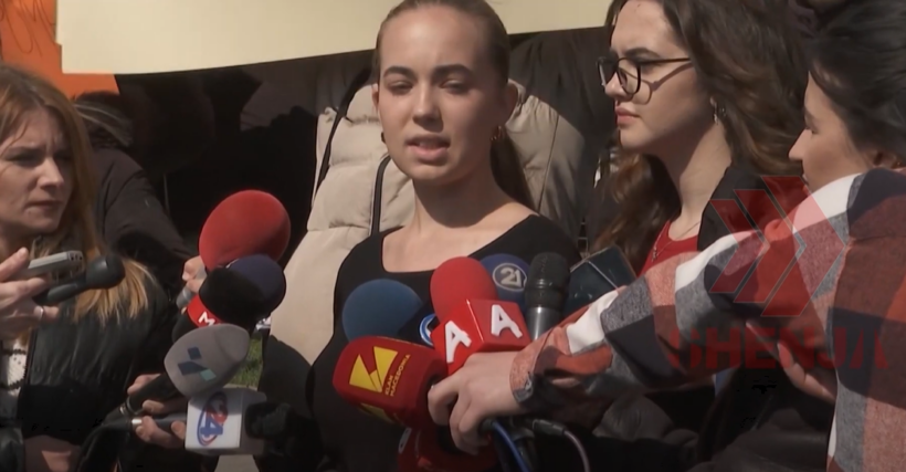 (VIDEO) Protestuesit: Kjo gjeneratë e maturantëve është më e dëmtuara