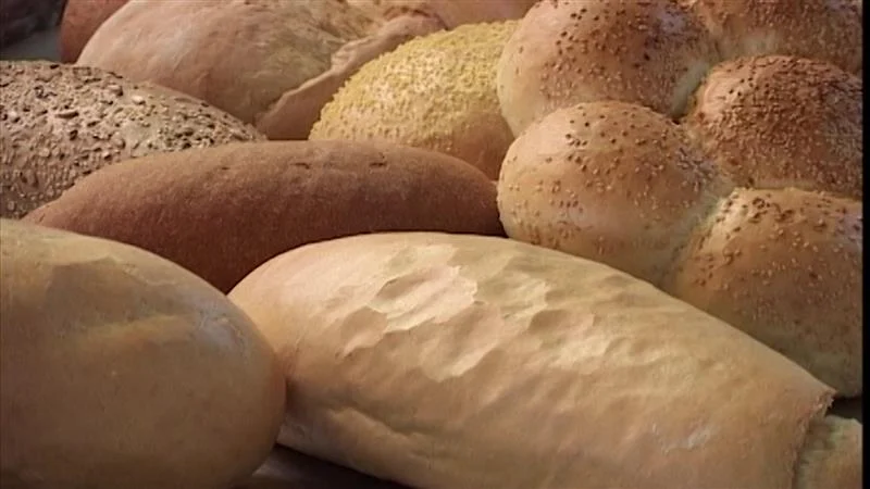(VIDEO) Disa markete nuk kishin bukë, një pjesë e furrave nuk prodhuan