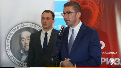 Mickoski: Është manipulim pretendimi i qeverisë për hyrjen e bullgarëve në Kushtetutë