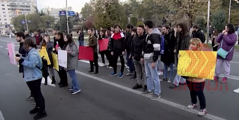 (VIDEO) Nxënësit e shkollave të mesme i ftojnë studentët të protestojnë së bashku