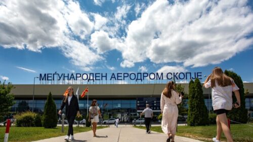 Ndalohen nëntë shtetas të Turqisë në Aeroportin e Shkupit, dyshohen për falsifikim të dokumenteve