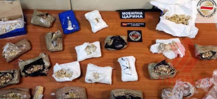 (VIDEO) Në Aeroportin e Shkupit konfiskohen mbi 43 kg ar me vlerë 2.3 milionë euro