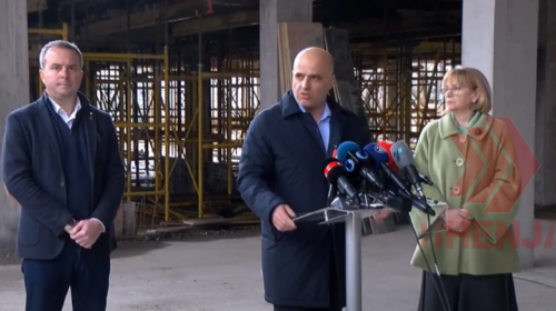 (VIDEO) Kryeministri është i bindur se ndryshimet kushtetuese nuk do të shtyhen