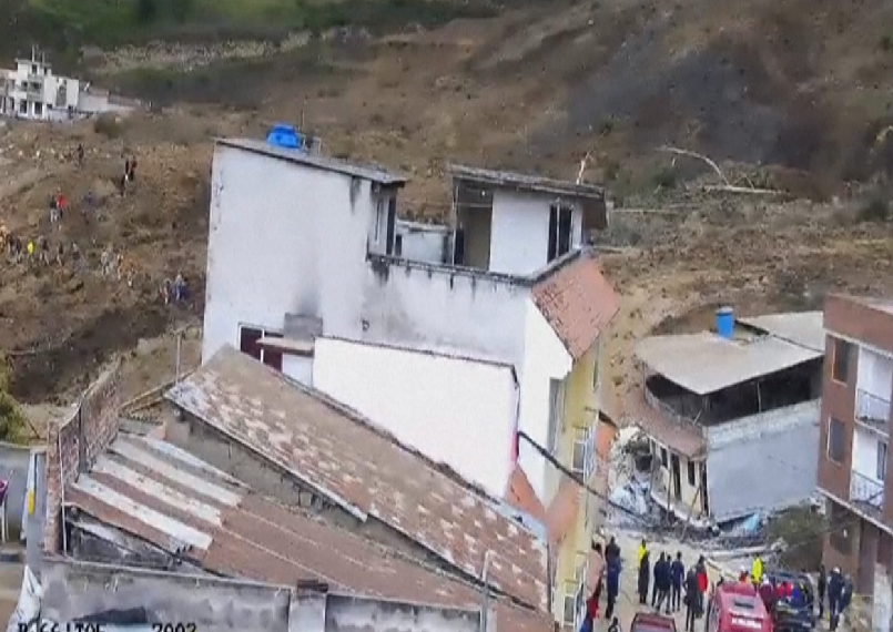 Rrëshqitjet e dheut lënë të paktën 16 të vdekur në jug të Ekuadorit