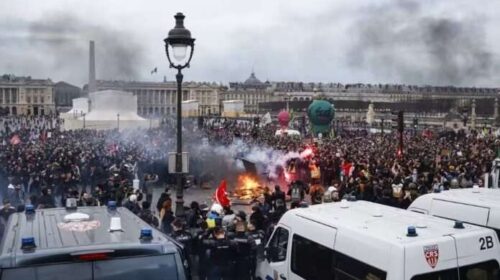 Franca “digjet” nga protestat, qytetarët kundër rritjes së moshës së pensioneve