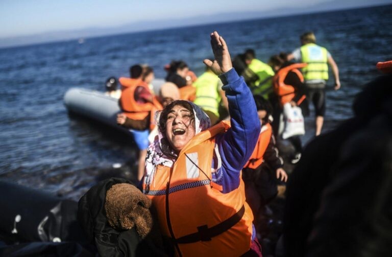 Një tjetër anije fundoset në Detin Mesdhe, raportohen 34 refugjatë të zhdukur