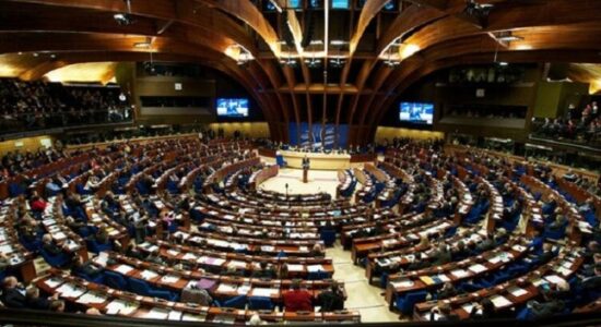 Këshilli Evropian: Kosova dhe Serbia të zbatojnë marrëveshjen për normalizimin e marrëdhënieve