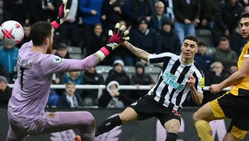 Newcastle rikthehet tek fitorja në Premier League