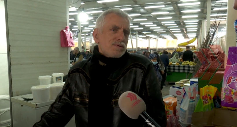 (VIDEO) Qytetarët vërshojnë tregjet në prag të Ramazanit, thonë se çmimet nuk janë ulur
