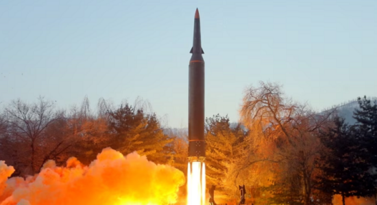 Koreja e Veriut thotë se simuloi një kundërsulm bërthamor
