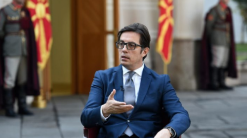 Pendarovski nënshkroi Dekretin për faljen e dënimeve që janë shqiptuar gjatë pandemisë