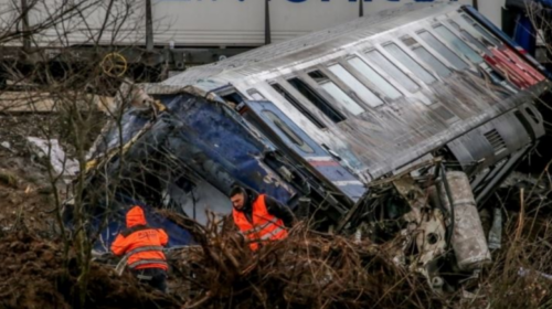 Tjetër denoncim i rëndë për aksidentin në Greqi: Treni kishte materiale të paligjshme që shkaktuan shpërthimin